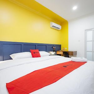 Kamar double standard